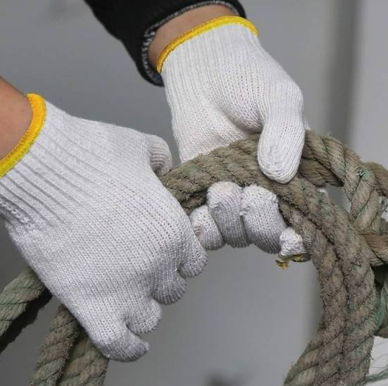 string knitted gloves